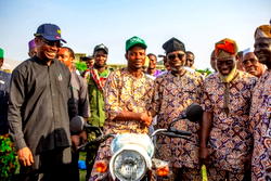 Badagry-West LCDA Chair disburses ₦100,000 grants, distributes tools to 1,000 residents