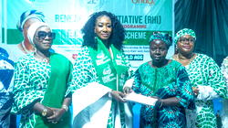 Tinubu’s wife empowers 250 Ondo elderly with N200,000 each