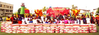 ‎Chinese community fetes 2,000 children at Christmas, award scholarships