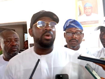 Akinyemi rallies support for Oyebanji, distributes relief packages to over 5,000 Ekiti residents