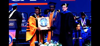 Emmanuel Fadipe receives the US Varsity’ President’s Award for Excellence
