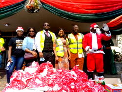 Yuletide: Nigerian lawyer, Babayemi Olaniyan gifts items to hospital patients, says joy heals