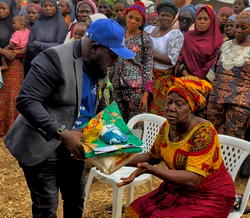 Firm supports 5,000 women with food items in Abuja