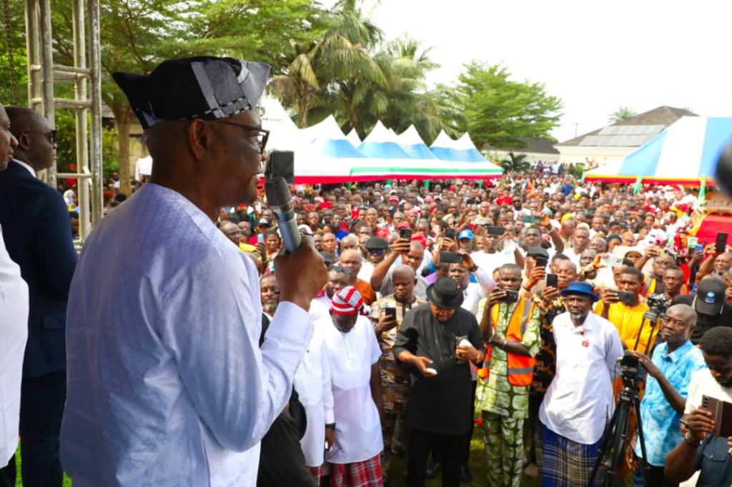 Becoming emergency singer of ‘on your mandate, we shall stand’ won’t help anyone in Rivers – Wike