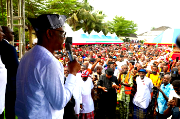 Becoming emergency singer of ‘on your mandate, we shall stand’ won’t help anyone in Rivers – Wike