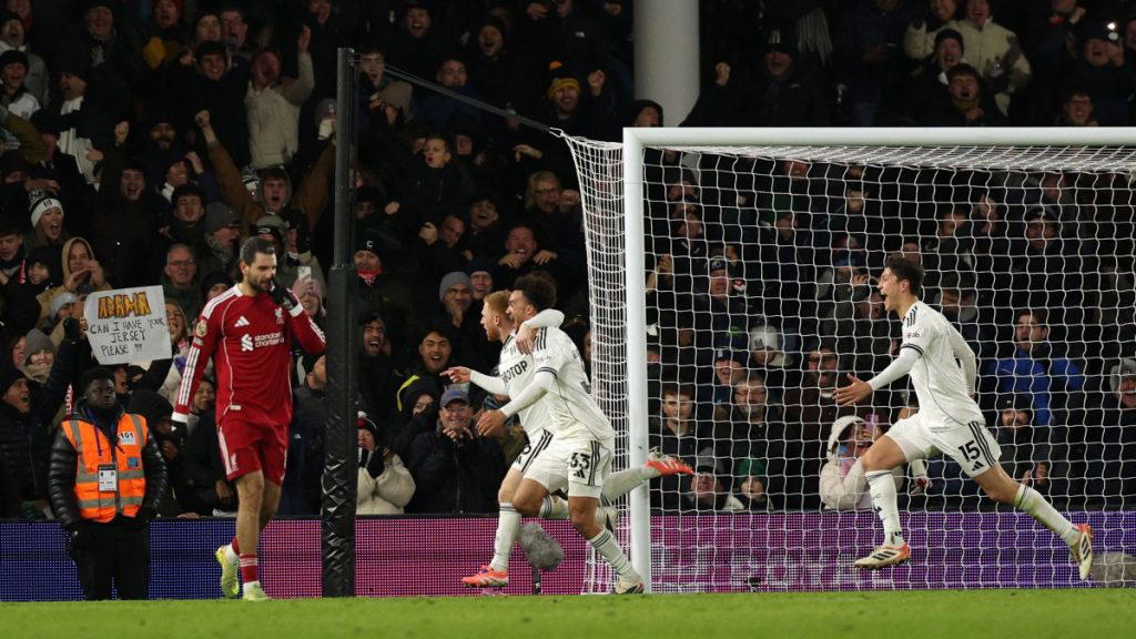 Fulham snatch stoppage-time deaw to hold Liverpool 2-2