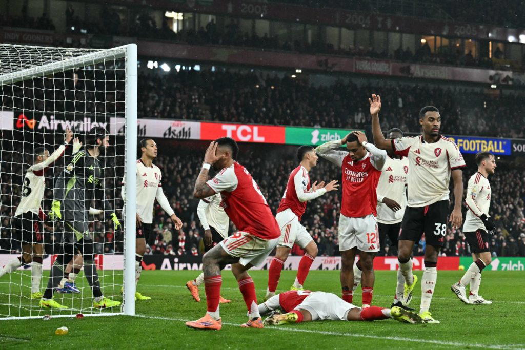 Liverpool hold Premier League leaders Arsenal to goalless draw