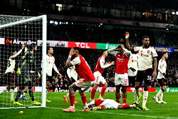 Liverpool hold Premier League leaders Arsenal to goalless draw