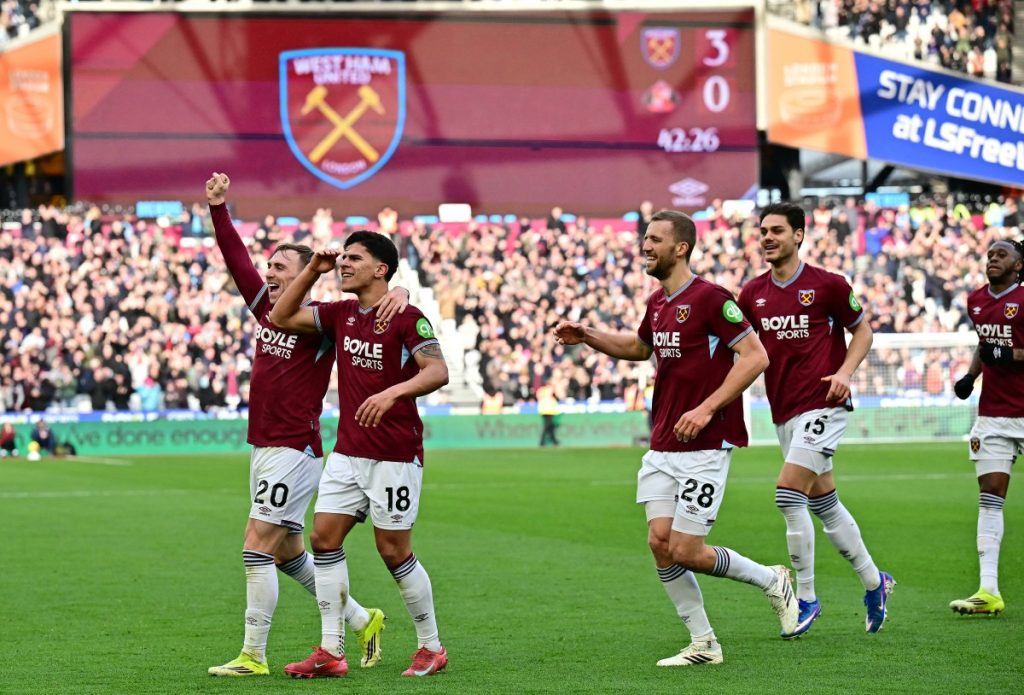West Ham thump Sunderland 3-1 to boost survival bid