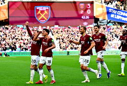 West Ham thump Sunderland 3-1 to boost survival bid