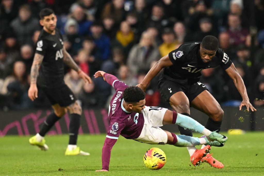 EPL: Spurs slip at Burnley increases pressure on Frank as City win