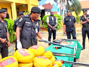 Police arrests ten suspected kidnappers, armed robbers, recovers arms