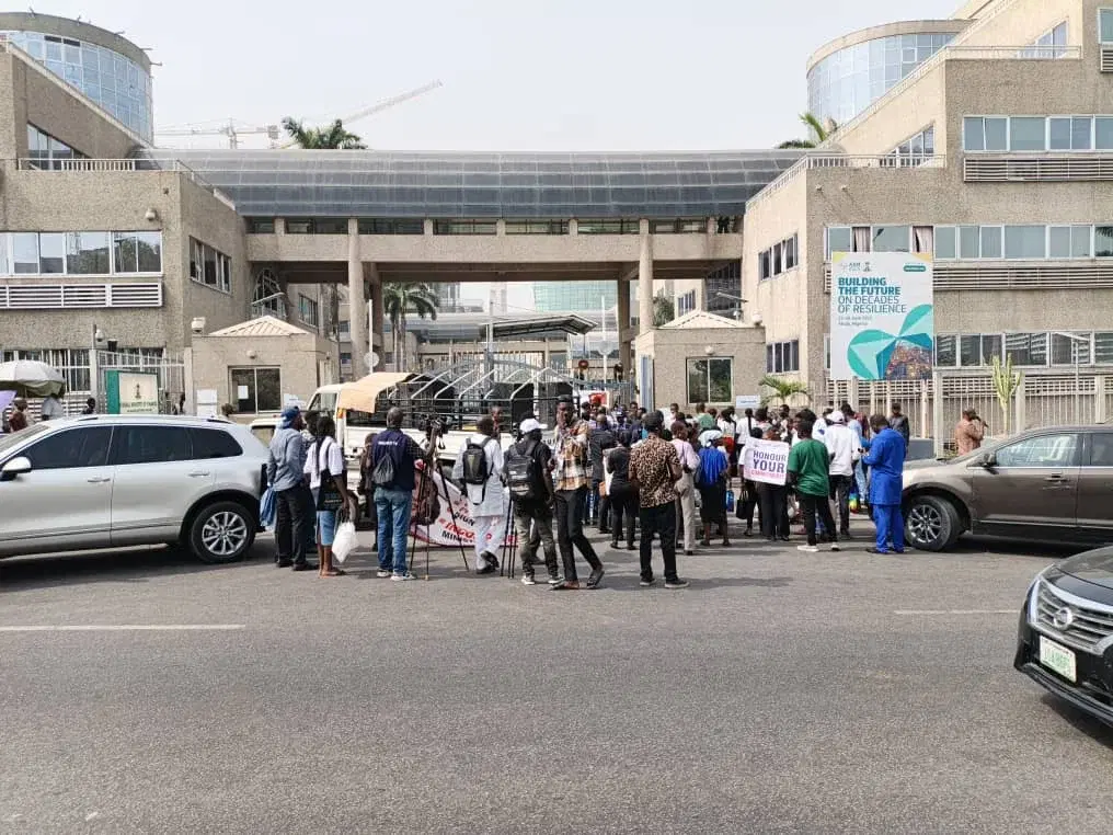 Local contractors resume protest over N4trn unpaid debt