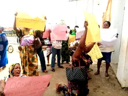 Wives of Amotekun officials seek Ooni’s intervention over detained husbands