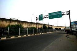 LASG diverts traffic at night for truck barriers installation