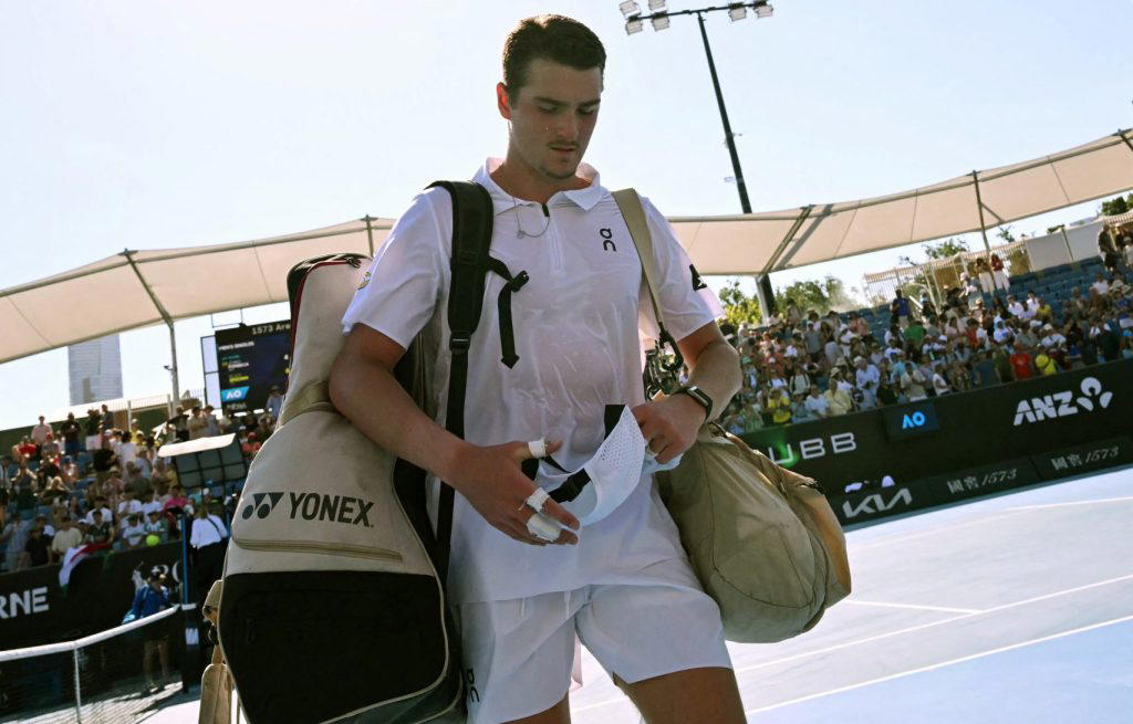 Rising star Fonseca brought back to earth at Australian Open