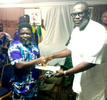 SMA Foundation pays condolence visit to Akran Palace