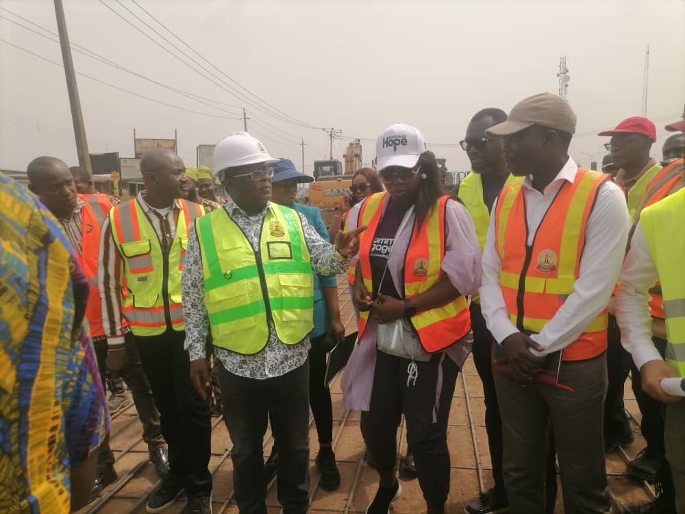 Umahi commends progress of work on Shagamu-Iperu-Ore Expressway, notes key observations