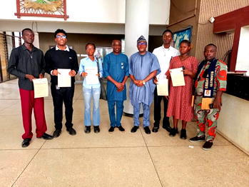 OAU Alumni invest in the future, award scholarships to Warri Students