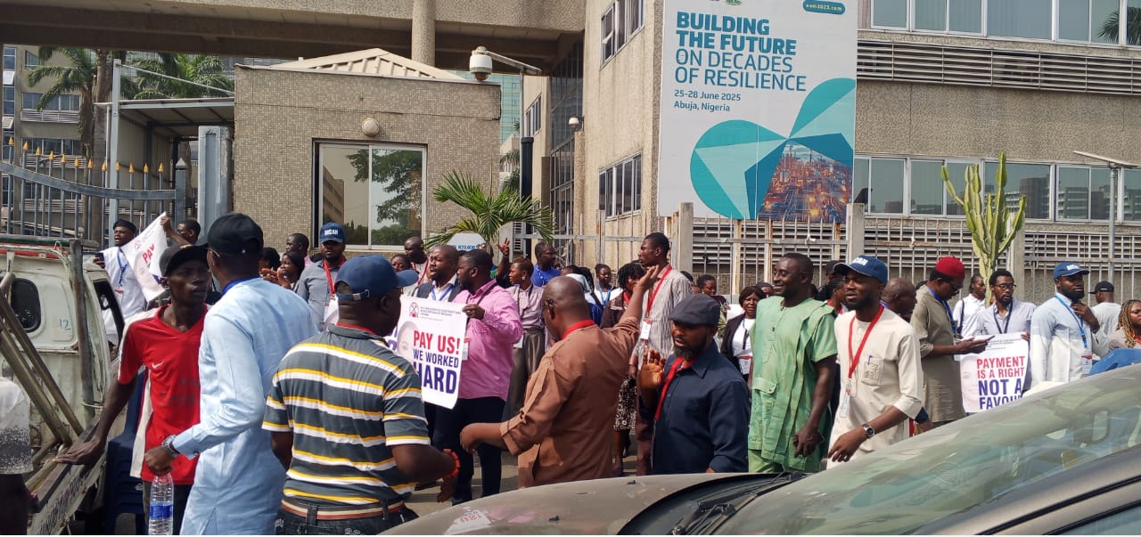Again, indigenous contractors block finance ministry over ₦4trn debt