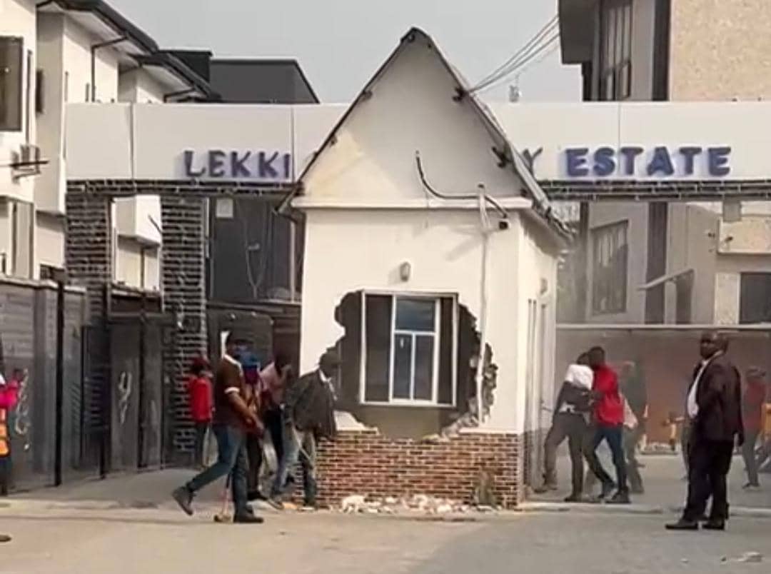 Suspected miscreants vandalise Lekki Palm City Estate, Ajah - Vanguard News