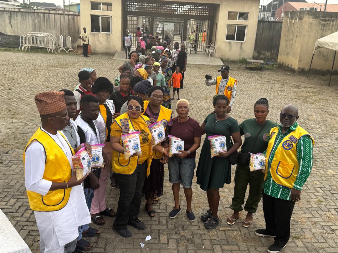 Lagos Ikoyi Elite Lions Club gives assistance to vulnerable families in Agege