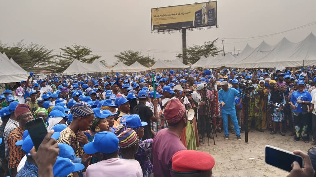 Aregebesola’s caucus youth wing returns to APC in Osun