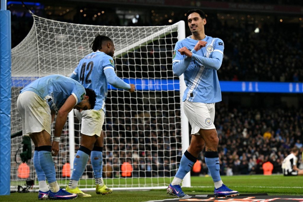 Man City brush aside Newcastle to reach League Cup final