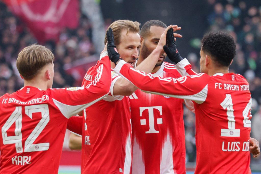 Kane brace helps Bayern widen gap atop Bundesliga