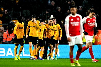 Arsenal slip again in title race, held to 2-2 draw at Wolves