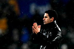 Arteta urges Arsenal to pile pressure on Man City in title race