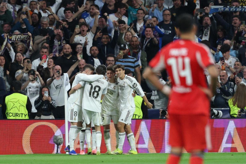 Real Madrid defeat Benfica 2-1 to reach Champions League last 16