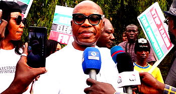Video: Amaechi joins protest over e-transmission of election results
