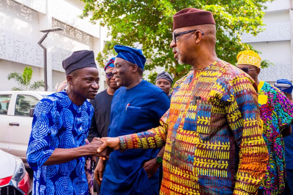 Abiodun rewards Nigeria’s best teacher with 2-bedroom bungalow, FG donates car