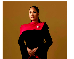 Actress Carolyna Hutchings bags global excellence award in Doha