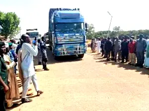 2,000 trucks exit as Kebbi borders reopen with Benin, Niger Republics
