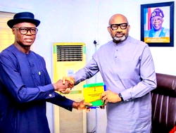 Federal commissioner visits Delta,seeks continued collaboration