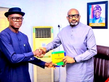 Federal commissioner visits Delta,seeks continued collaboration