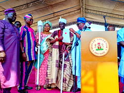 Makinde crowns 14 Oyo chiefs as Obas despite Alaafin’s S’Court move