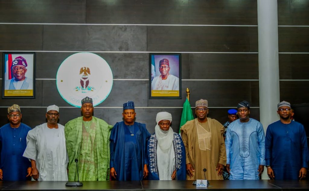L-R: Senator Suleiman Sadiq Umar; Senator Ali Ndume; Borno State Governor, Prof. Babagana Zulum; Vice President, Senator Kashim Shettma; Emir of Kaiama, Alhaji Muazu Sheu Omar; Kwara State Governor AbdulRahman AbdulRazaq; Speaker Kwara State House of Assembly, Rt.Hon. Yakub Salihu Danladi; and Hon. Mukhtar Shagaya; during a condolence visit to the Ahmadu Bello House, in Ilorin, on Saturday.