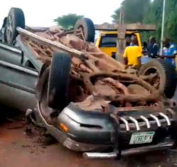 Mother, son cheat death as SUV somersaults along NYSC Camp, LASU–Isheri expressway