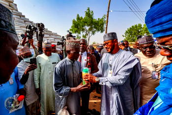 Dauda Lawal distributes fertilizers and farm inputs to Zamfara farmers