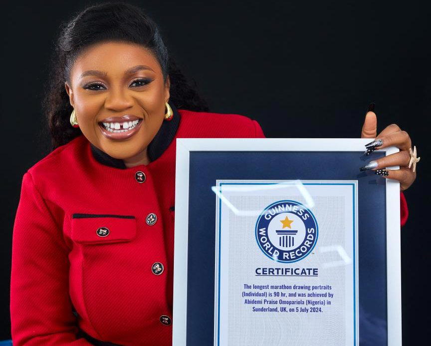 GWR: Nigerian artist, Omopariola breaks record in marathon portrait drawing