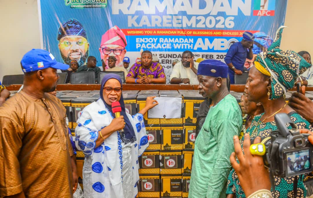 Ramadan: Oyetola’s son distributes food packs to 5,000 households in Osun