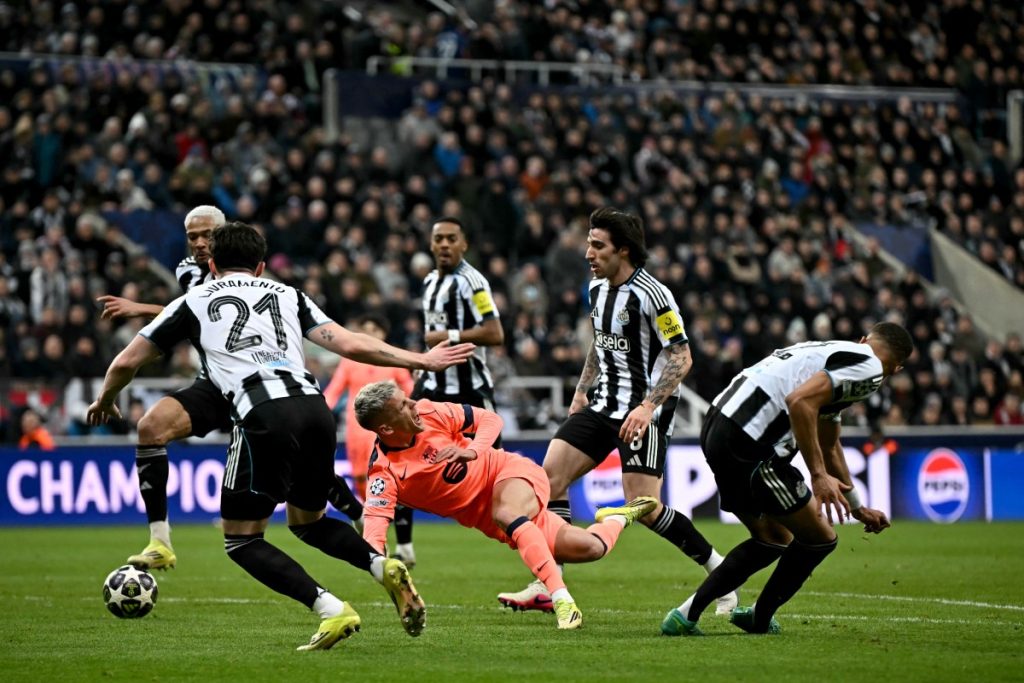 Yamal penalty rescues Barca from defeat at Newcastle