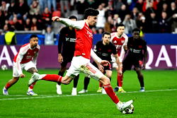 Late Havertz penalty snatches Arsenal draw at Leverkusen