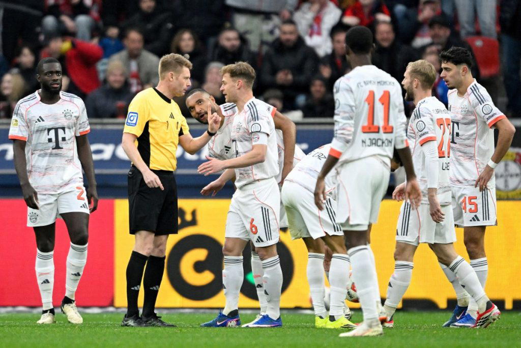 Nine-man Bayern fight to draw at Leverkusen