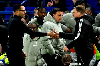 Rosenior unhappy with referee after bizarre huddle incident in Chelsea loss