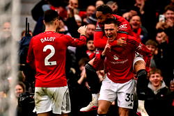 Man United sink Aston Villa, inch towards UCL return