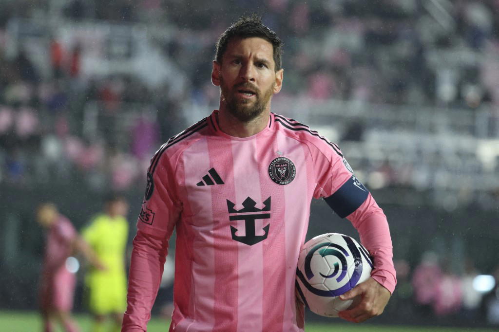 Messi scores 900th career goal but Miami crash out